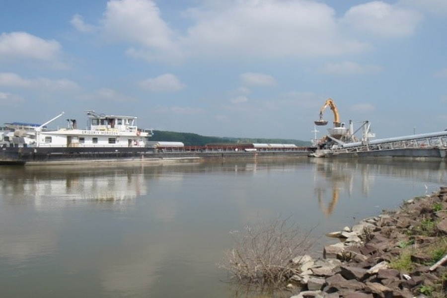 Rakodás az 1. hajóálláson