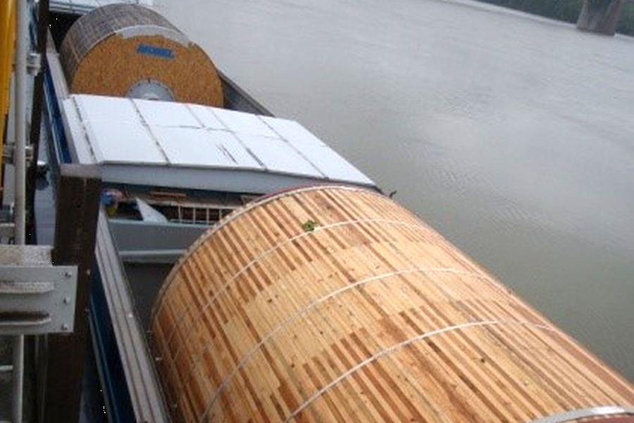 Túlméretes gépek már a hajóban