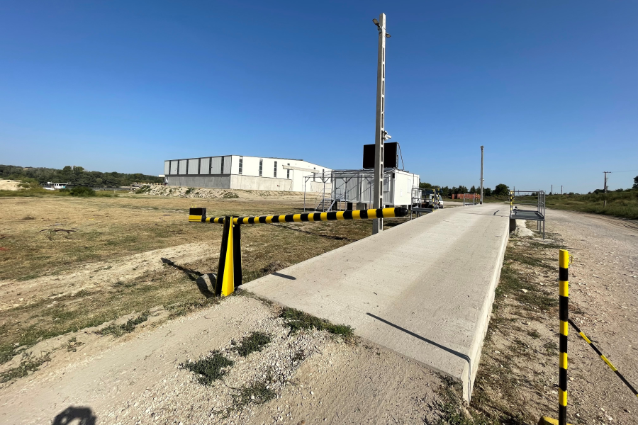 18 méteres, 60 tonnás Mettler Toledo hídmérleg